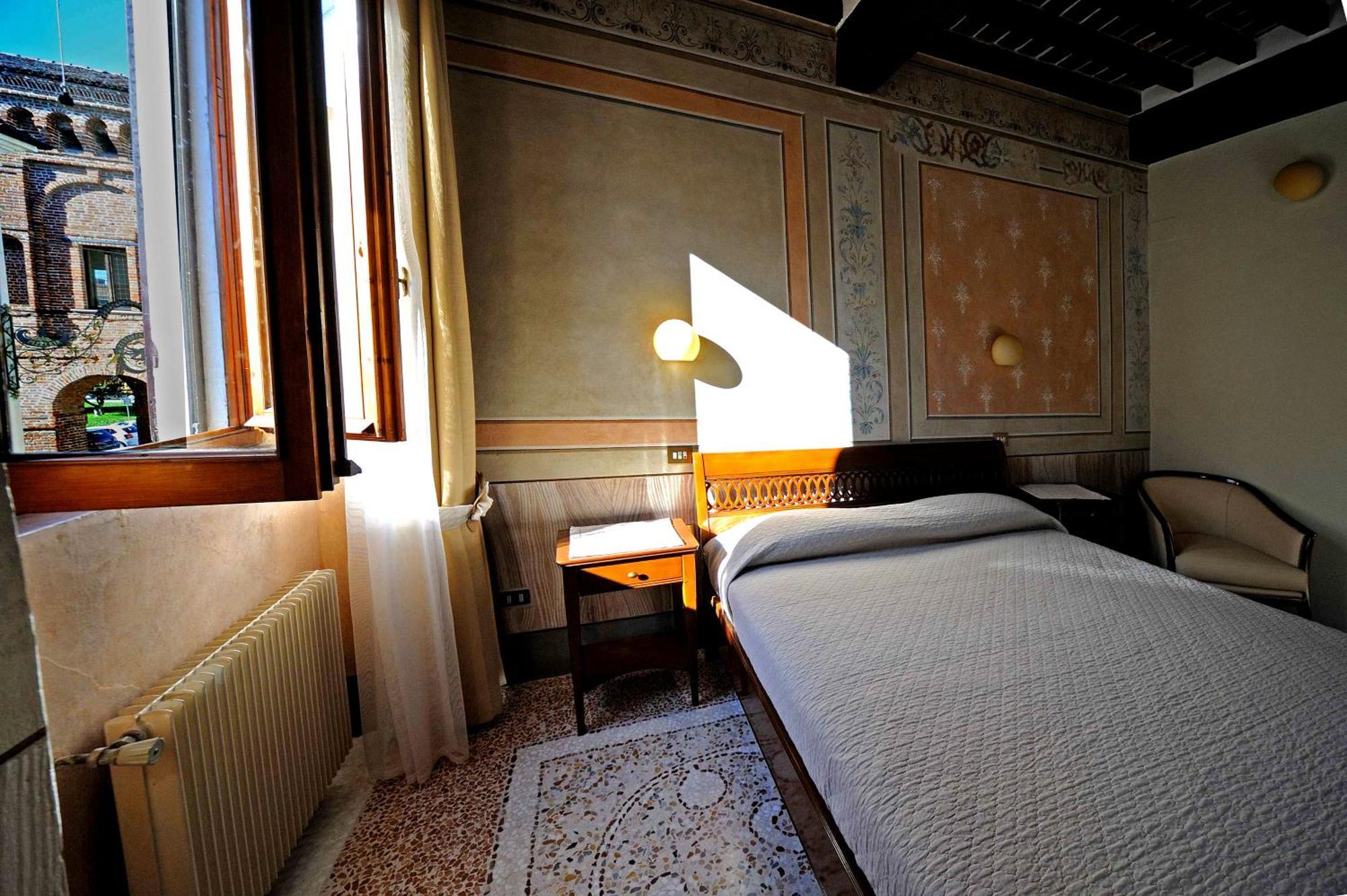 Albergo Giulia Gonzaga Sabbioneta Exterior photo